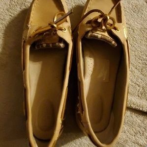 Women 9.5 Angelfish Sperry Shoes